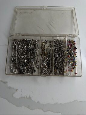 Multi sized safety pins and straight pins